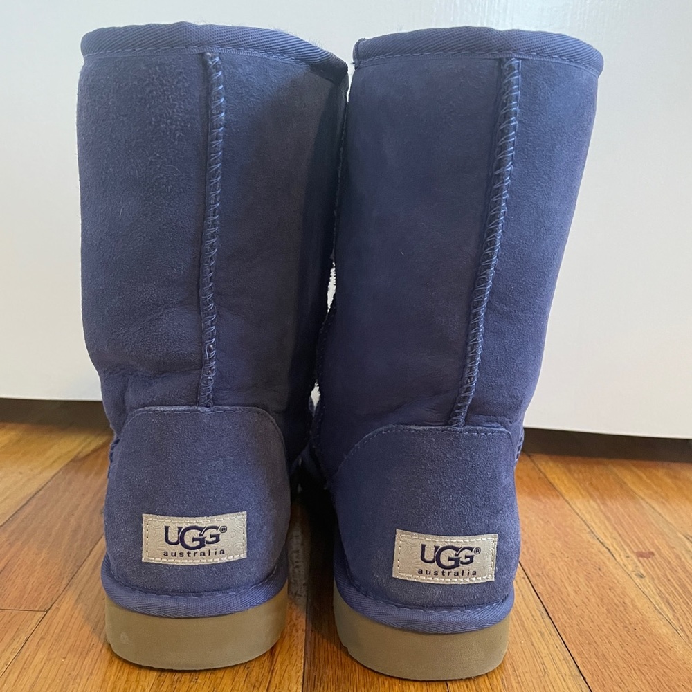 Women’s UGG classic short in cornflower blue